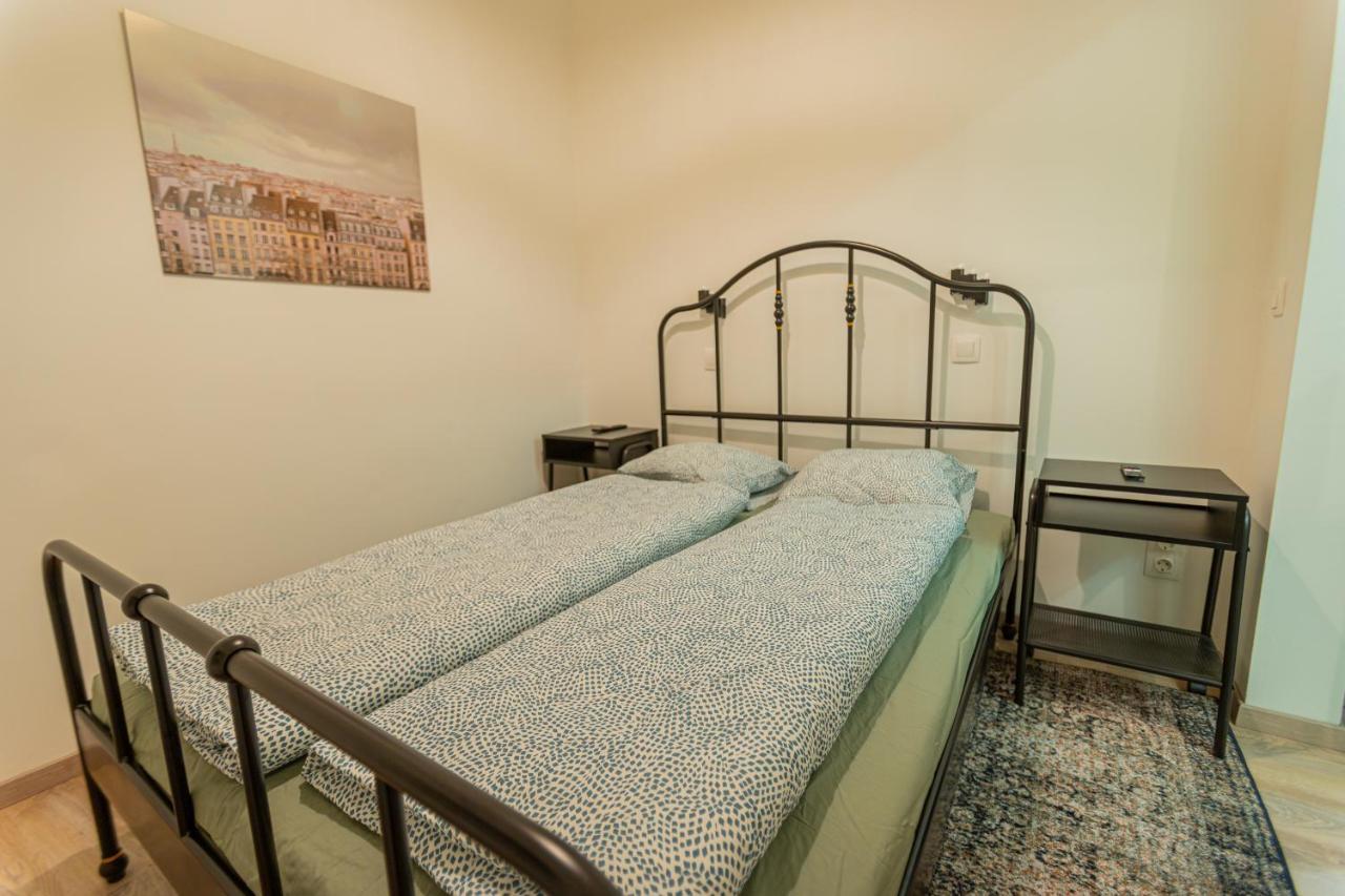 Downtown Studio Flat In Budapest, Mona Bagian luar foto